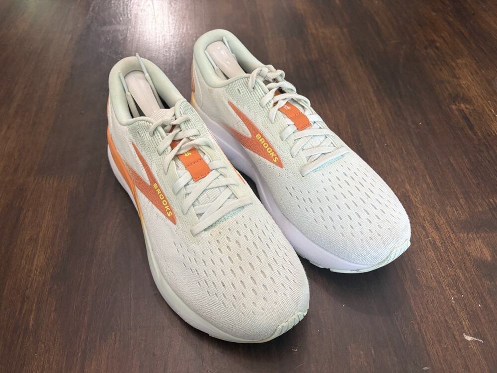 Brooks Ghost 16 Athletic Sneakers Women 10 B Light Green / Orange Nice